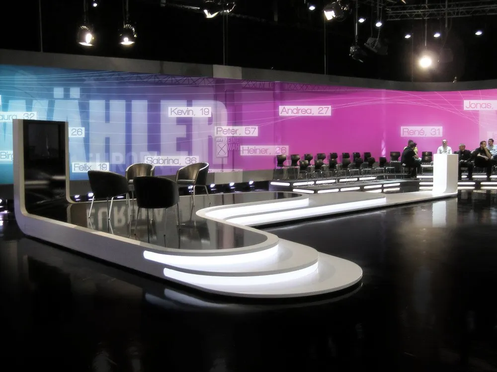 Plattform mit Tisch und 4 Stühlen