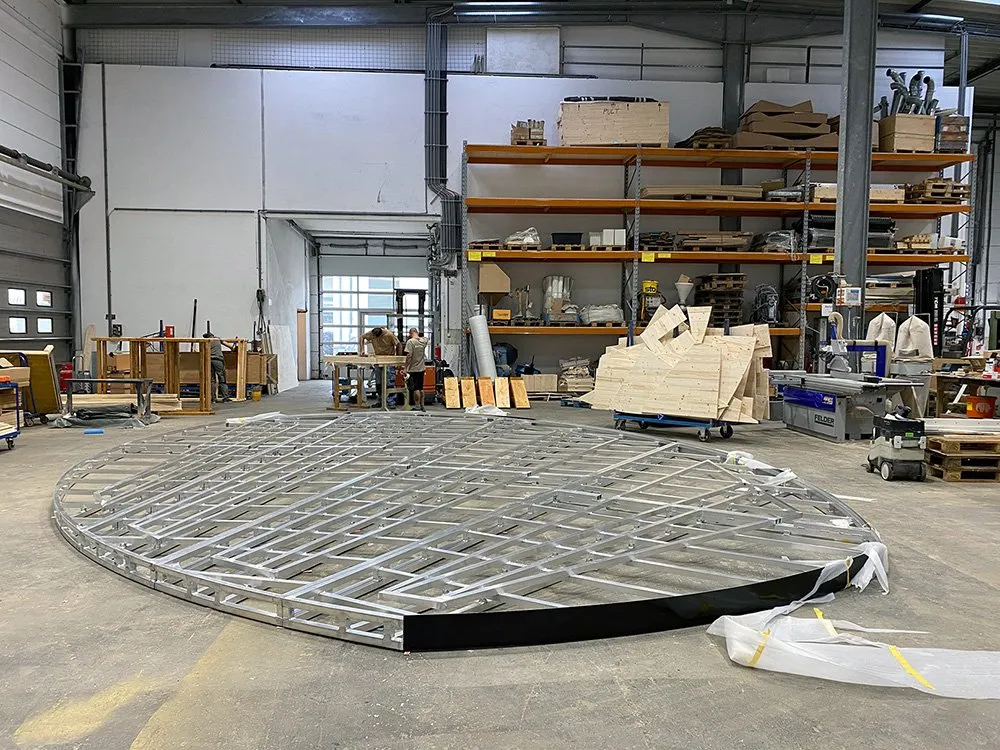 Werkstatt: Metall Unterkontruktion der Platform fürs Lottostudio